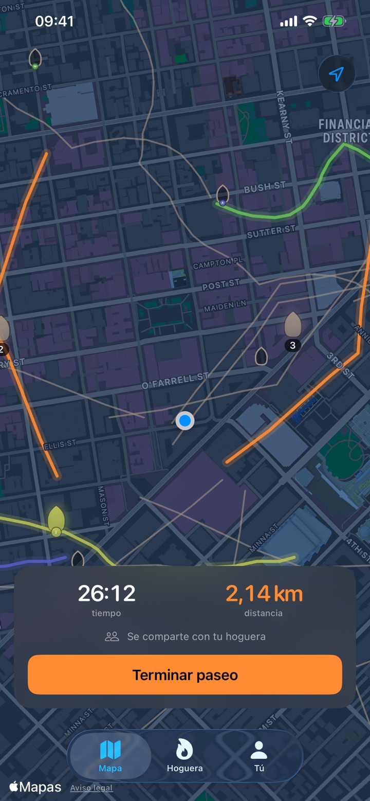 El mapa de Lume durante un paseo: el recorrido en curso en naranja, los paseos anteriores en gris y una brasa sobre cada uno