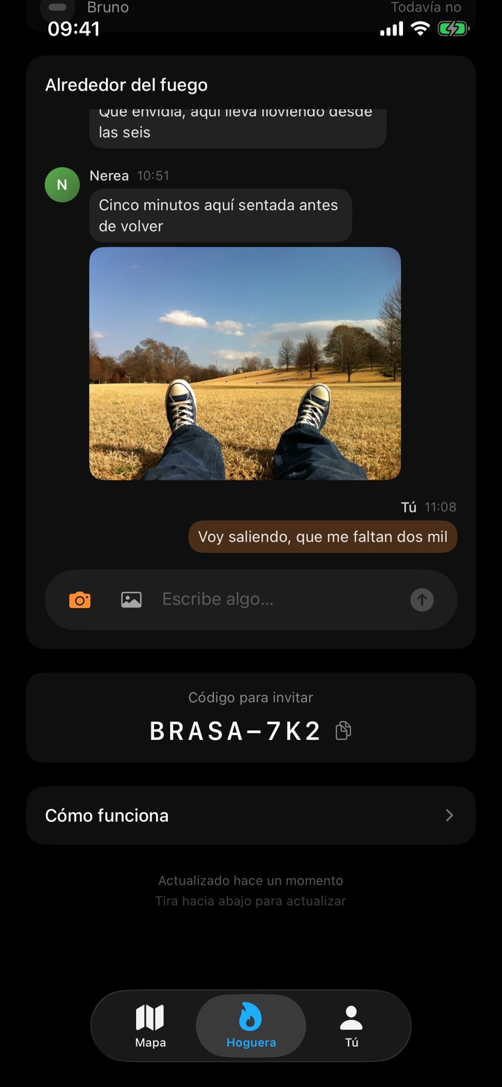La conversación de una hoguera en Lume: un mensaje propio a la derecha, los de los demás a la izquierda y la foto de un paseo compartida esta tarde